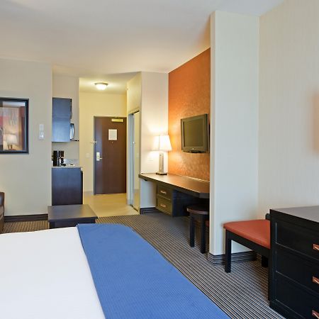 Holiday Inn Express Airport Calgary By Ihg Buitenkant foto