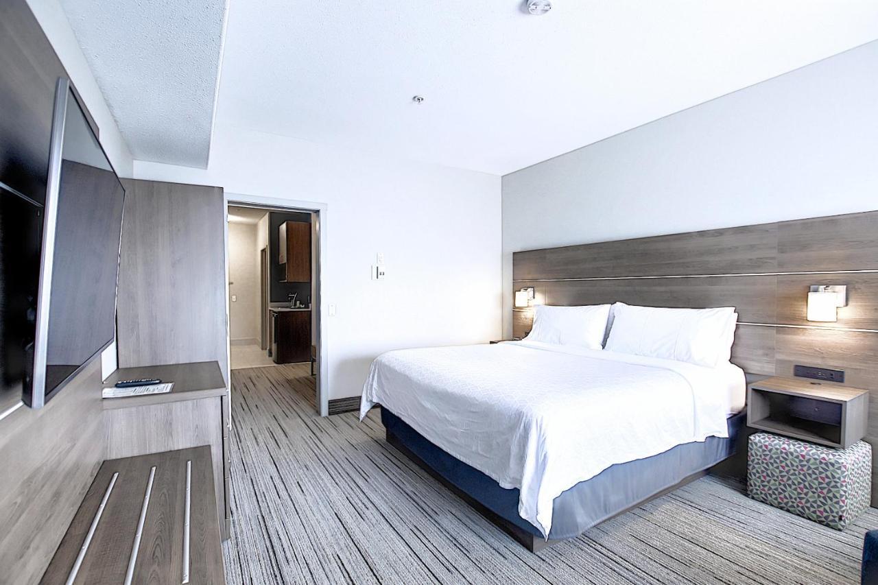 Holiday Inn Express Airport Calgary By Ihg Buitenkant foto