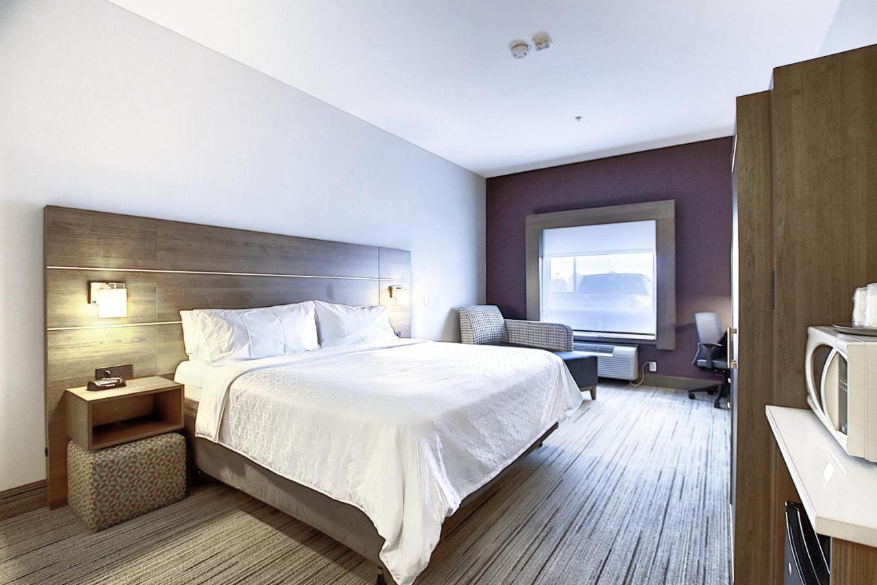 Holiday Inn Express Airport Calgary By Ihg Buitenkant foto