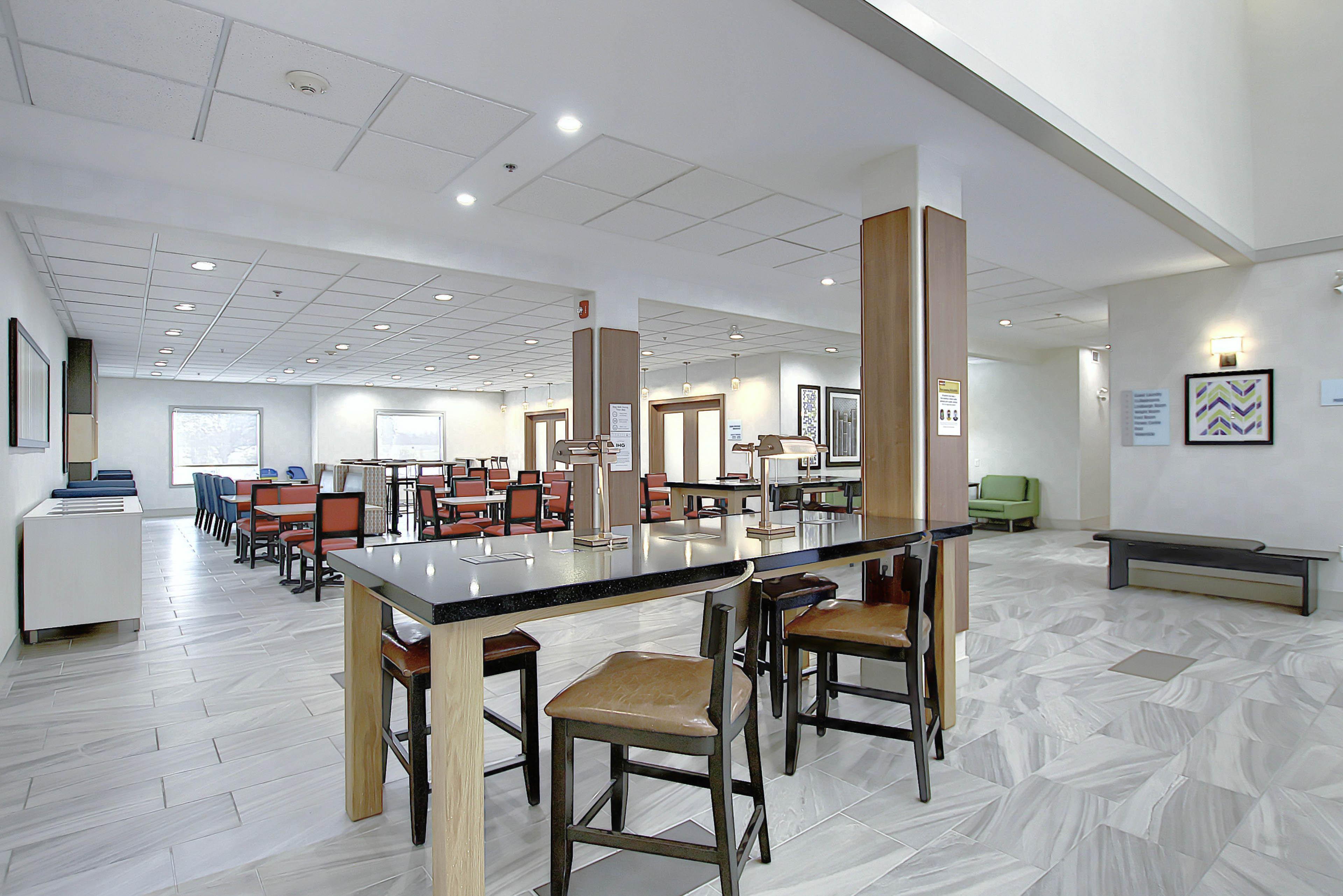 Holiday Inn Express Airport Calgary By Ihg Buitenkant foto