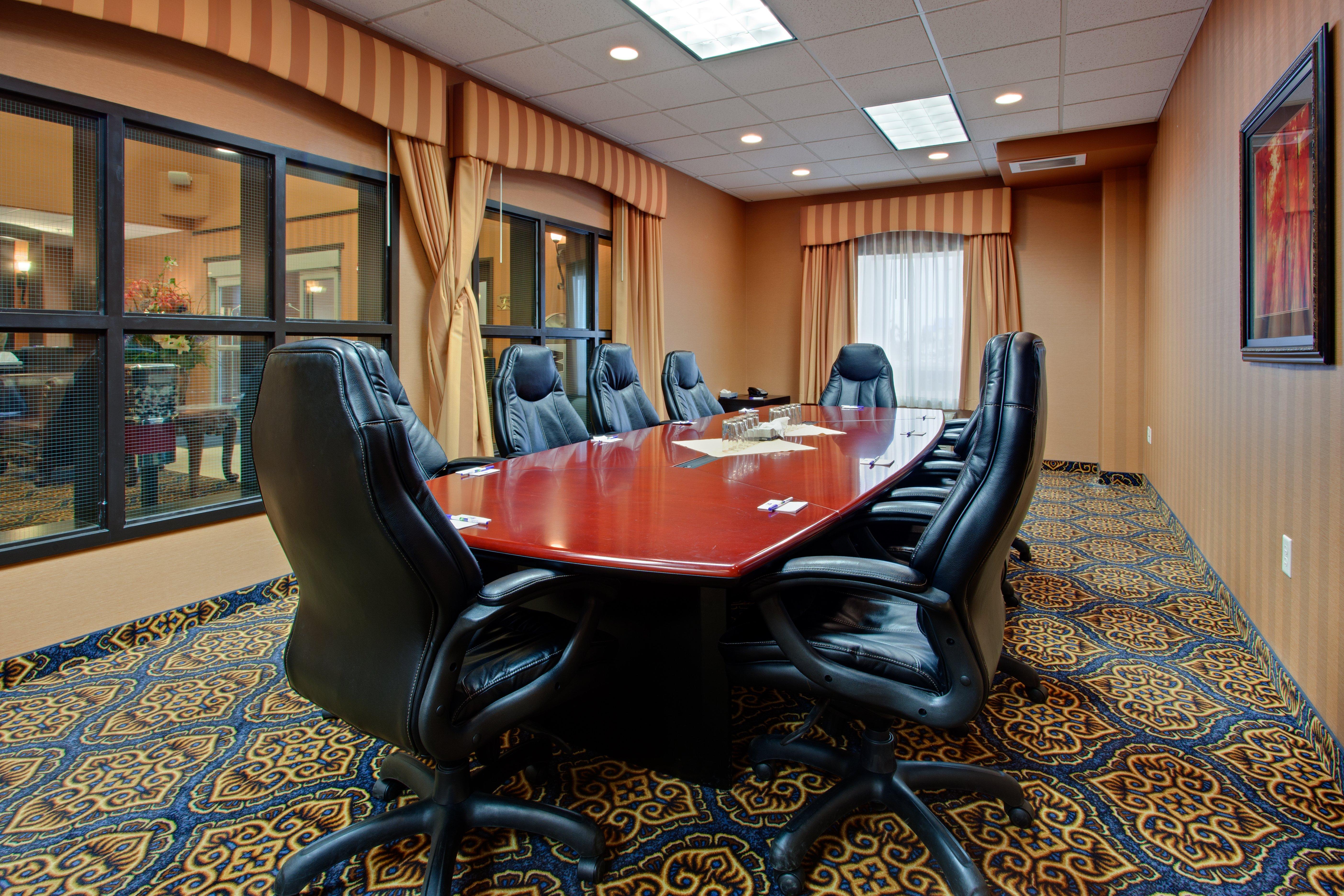 Holiday Inn Express Airport Calgary By Ihg Buitenkant foto