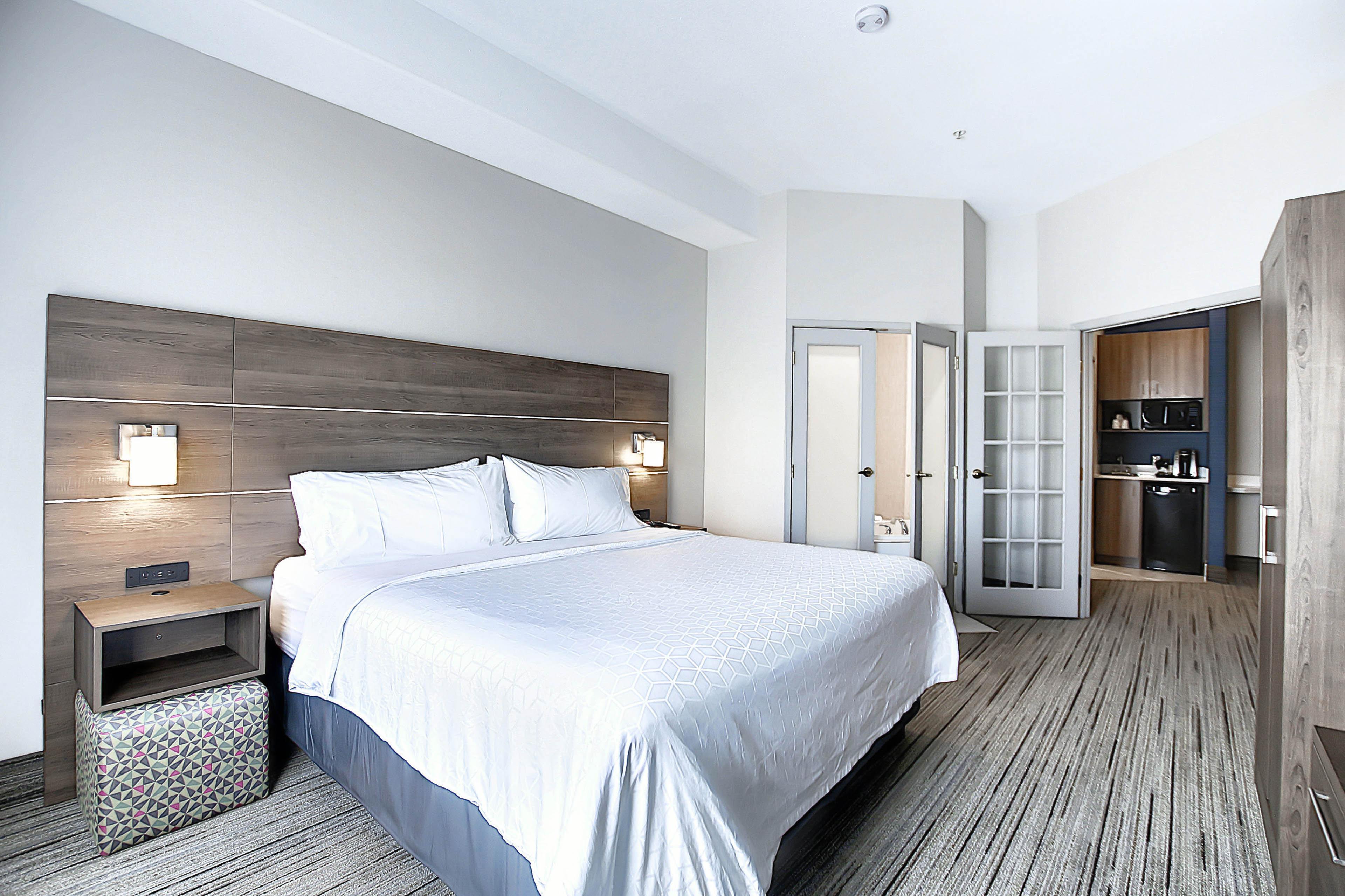 Holiday Inn Express Airport Calgary By Ihg Buitenkant foto